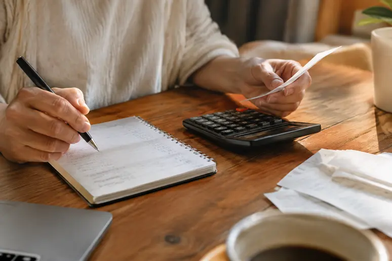 Calcul du reste à charge mensuel pour l'hébergement en habitat partagé après application des aides financières
